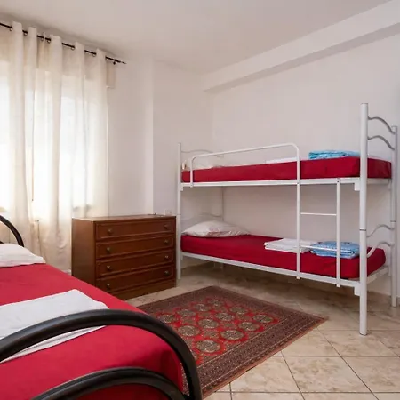 Casa Curti 1 *